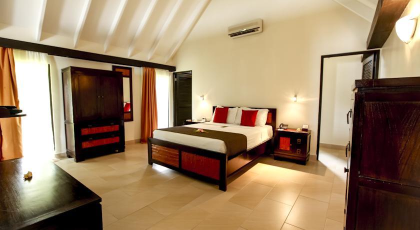 Отель The Warwick Fiji Королеву Экстерьер фото A bedroom at the resort
