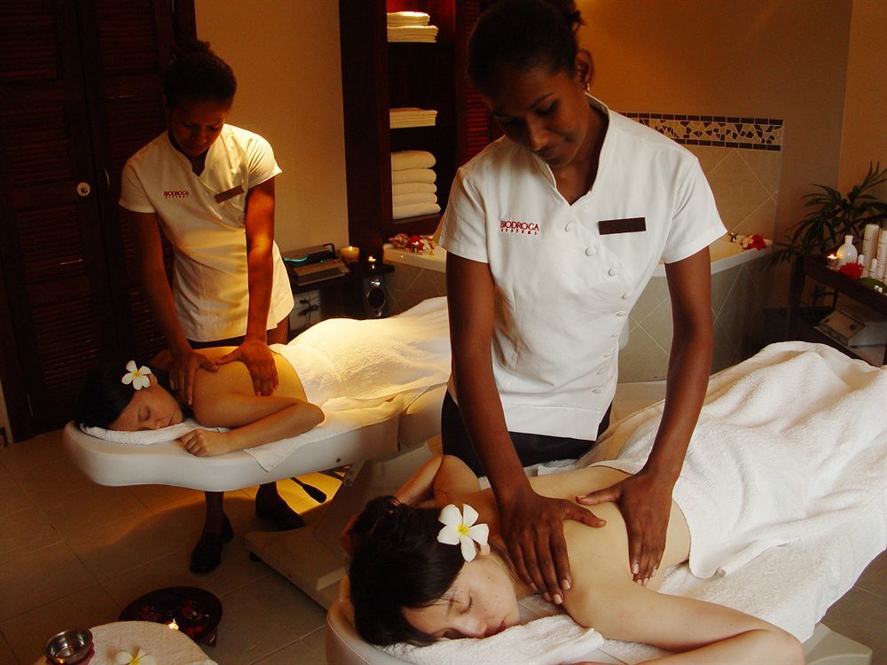 Отель The Warwick Fiji Королеву Экстерьер фото Massage in Mauritius