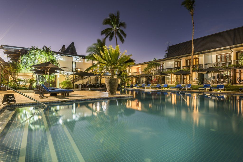 Отель The Warwick Fiji Королеву Экстерьер фото The pool at the hotel