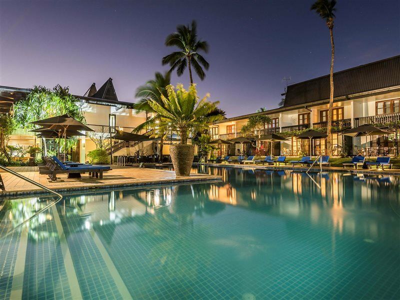 Отель The Warwick Fiji Королеву Экстерьер фото The pool at the hotel